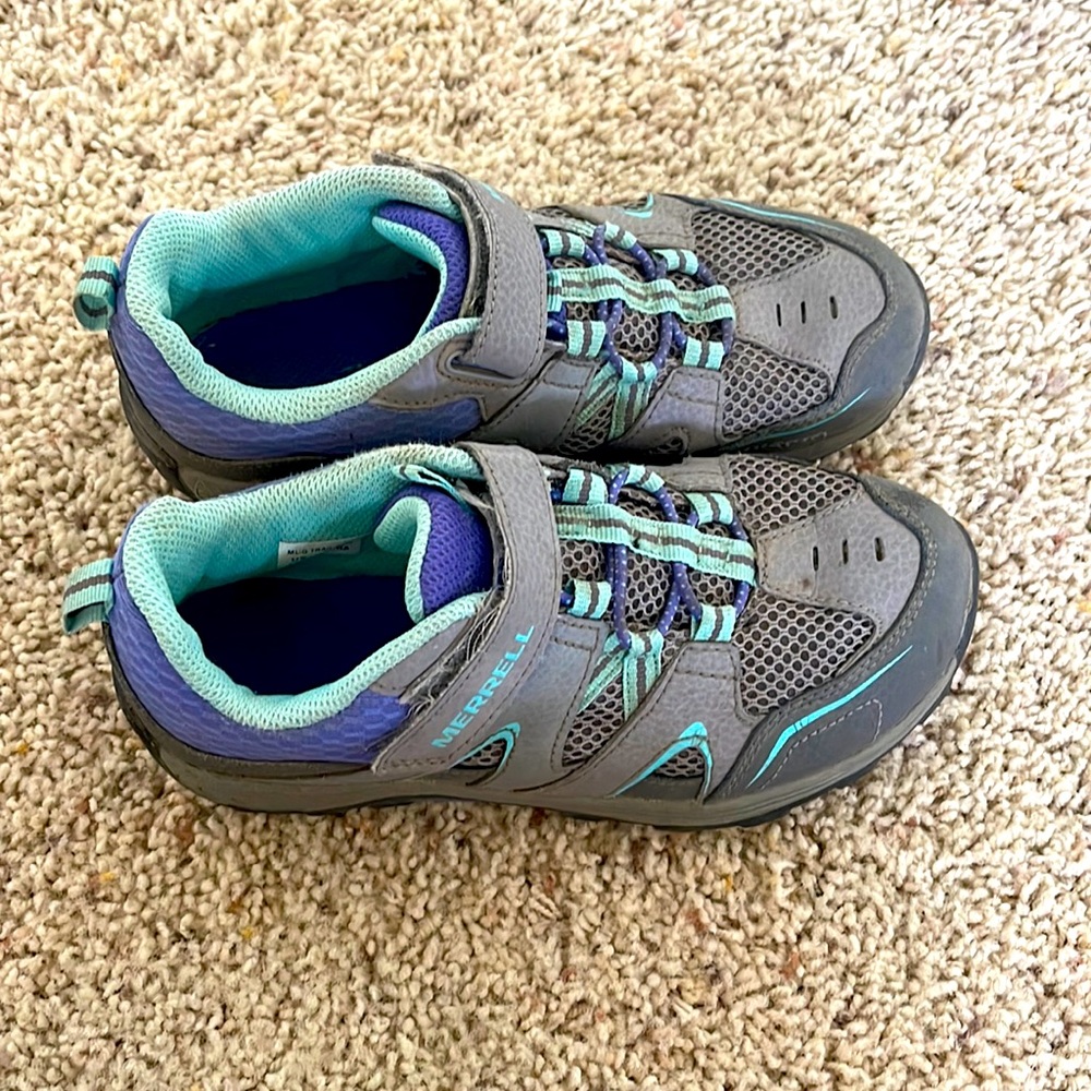 Merrell size 1.5 girl